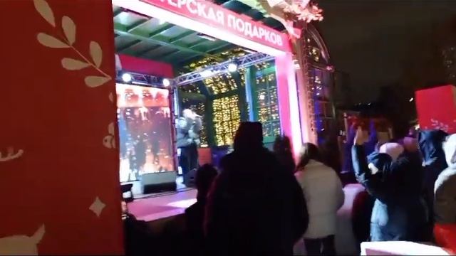 LYRIQ - артист из Беларуси. Выступление,  Тверская площадь, Москва. 18 ноября 2023 г.