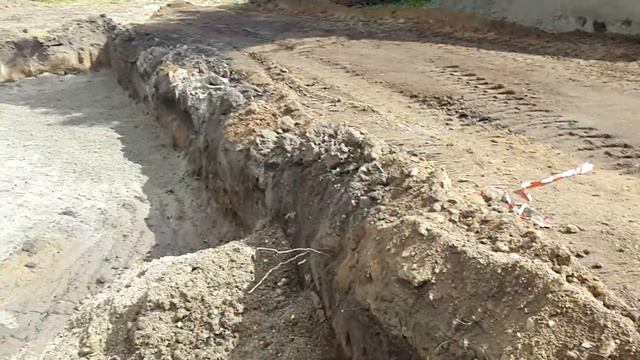 Закапываем траншею водопровода смотреть онлайн