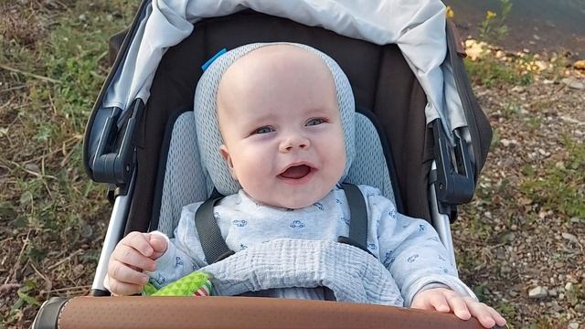 25.07.21⚓ Роберт Джеймс на реке Оке ? Грудничок улыбается. Младенец смеётся. смотреть онлайн