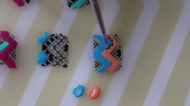 Color Block Nail Art with Konad - Контрастный дизайн ногтей, реверсивный стемпинг смотреть онлайн