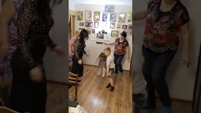 Танцы под песню-Больше тебя не встречу! 8 марта 2023 год. смотреть онлайн