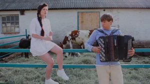 Спели в коровнике! Лучше оригинала! Анна Селезнёва и Петр Матреничев❤️