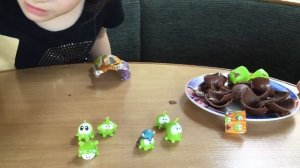 Ам Ням. Распаковка шоколадных яиц Cut the Rope. Собираем коллекцию