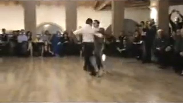 Yanina y Neri alla Casona del Tango di Ferrara ballano tanguera смотреть онлайн