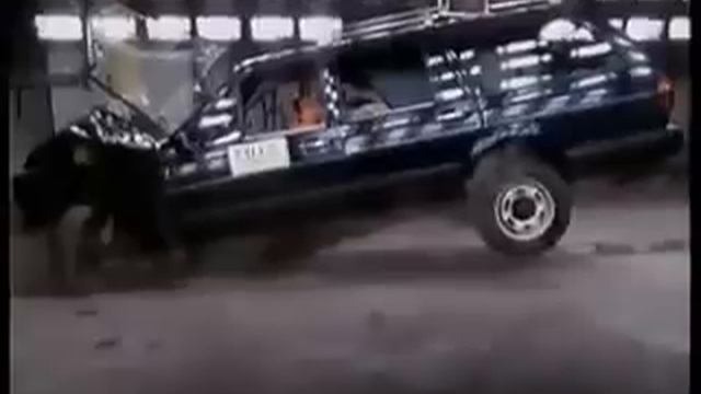 Краш-тест VW Passat 1985 г. при скорости около 60 км.ч смотреть онлайн