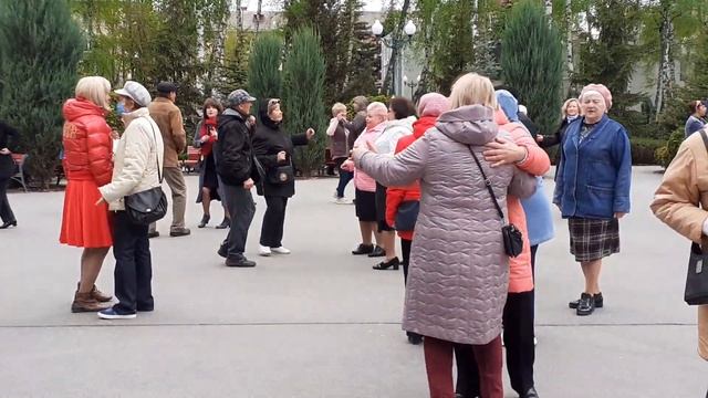 МИЛЛИОНЫ САМЫХ НЕЖНЫХ ГУБ!???/ТАНЦЫ В ПАРКЕ ГОРЬКОГО ХАРЬКОВ МАЙ 2021 смотреть онлайн