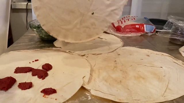 ВЛОГ Что мы купили в магазине / Готовим сулугуни в лаваше на костре / Семейный ужин / НасФиДин Life смотреть онлайн