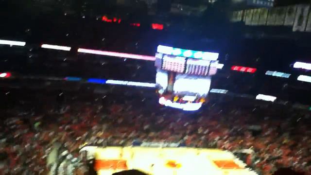 Taj Gibson's Sick Putbank Dunk смотреть онлайн