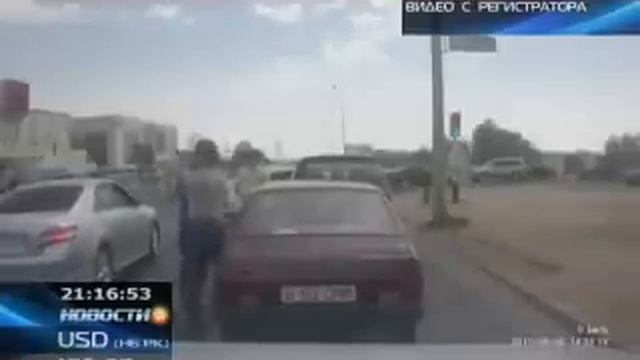 В Актау водитель «Тойоты» нарушил все мыслимые правила дорожного движения \ смотреть онлайн