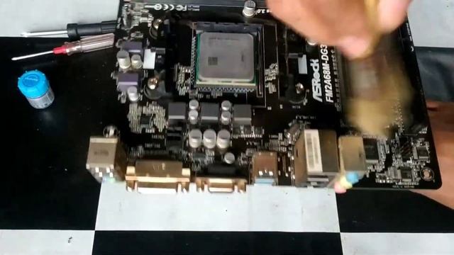 CARA MEMBERSIHKAN MOTHERBOARD DAN PROCESSOR - Asrock fm2a68m-dg3+ Dan Amd a10-7800 Series (R7) смотреть онлайн