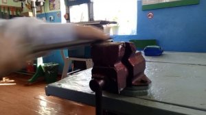 Практическая работа на уроке труда.  6 класс.  Слесарная обработка.
