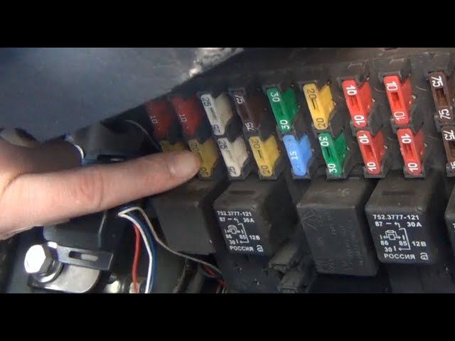 Замена предохранителя задних дворников на Chevrolet - Niva смотреть онлайн