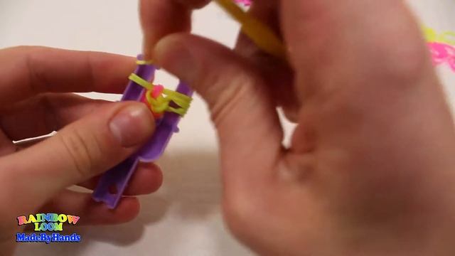 Простой брелок Конфета из резинок Loom Bands на рогатке смотреть онлайн