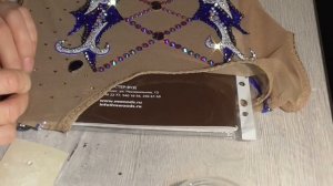 Как быстро клеить стразы на ткань