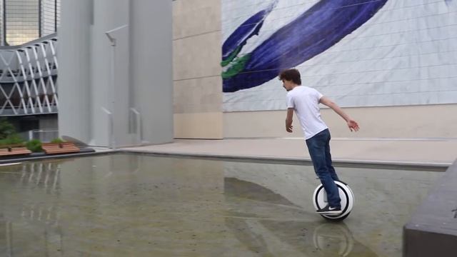 Соло-колесо или Solowheel. Одноколесный электроскутер. смотреть онлайн