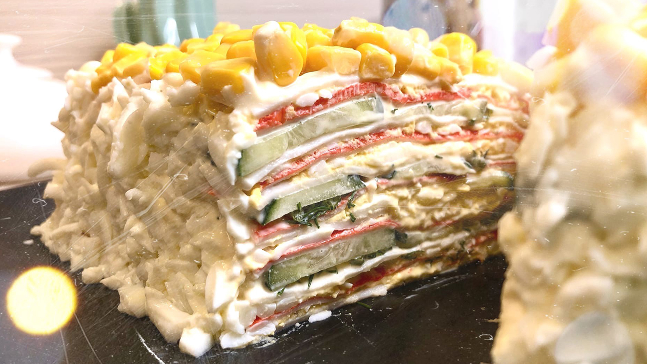 Наскучил вид крабового салата Приготовь КРАБОВЫЙ ТОРТ!!!! Исчезнет со стола мгновенно.