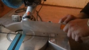 Обзор торцовочной пилы макита консольного типа.