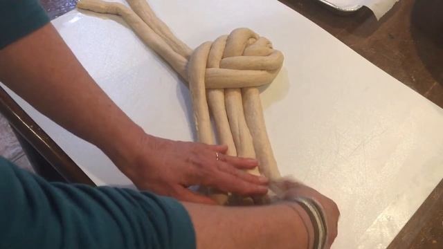 Simpler 6 strand challah braid demo смотреть онлайн