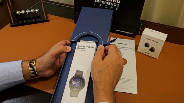 Samsung Galaxy Watch6 Classic Astro Edition - unboxing смотреть онлайн