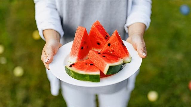 какой сегодня праздник?  3 августа  праздник каждый день  праздник к нам приходит  есть повод