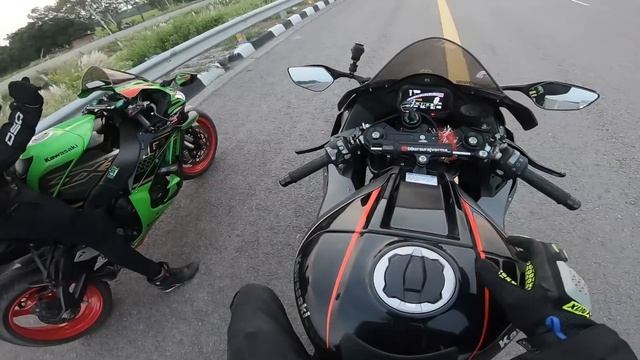 Kawasaki Ninja ZX-10R | 2022 Vs HoneyComb Edition | Which Is More Faster? смотреть онлайн