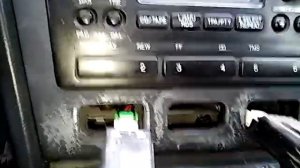 Снимаем кнопки обогрева заднего стекла и птф