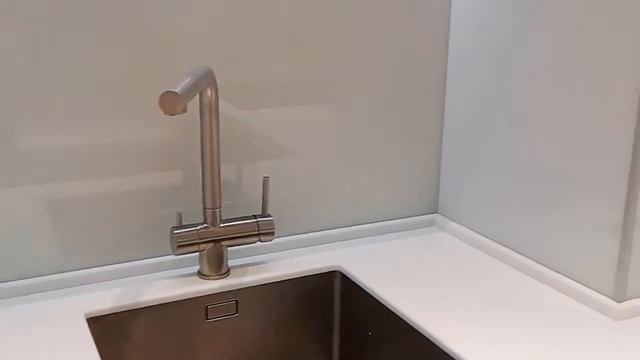 Кухня Cleaf S062 с переходом в подоконник без швов смотреть онлайн