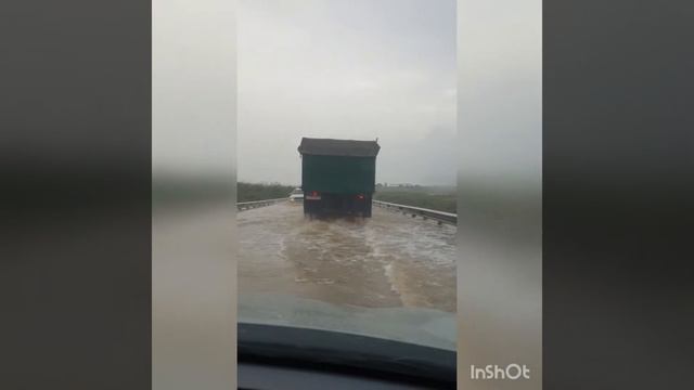 Вовремя мы решили вернуться с Крыма. Машину чуть не смыло👀👀👀 смотреть онлайн