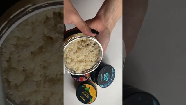 Lancyl мерцающий солевой скраб с маслами и кокосовой стружкой