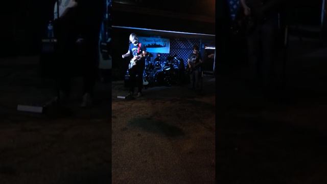 Holy Umbrella Union "Crack in a Stone" live смотреть онлайн