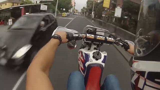 Honda xr 600 r insane motard impennata смотреть онлайн