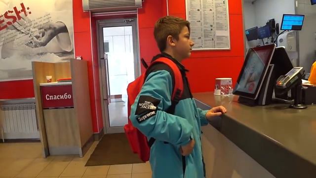 Макс Ващенко/ЧТО КУПИТ ШКОЛЬНИК НА 15000 РУБЛЕЙ. ШКОЛЬНИКИ ТРАТЯТ ДЕНЬГИ смотреть онлайн