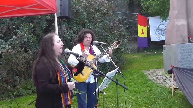 Memoria histórica Salvador Allende (duo Mary y Pepe) смотреть онлайн