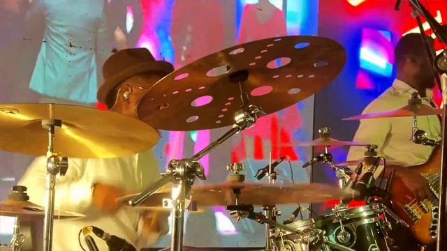 Musicians Turn Service To A Concert! ? ''How We Love Your Name