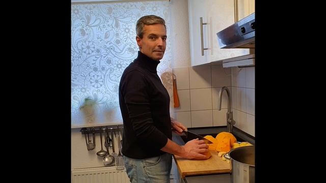 Berghof #ThrillingTastyThursday 1. Advent Vorspeise: #Kürbissuppe смотреть онлайн