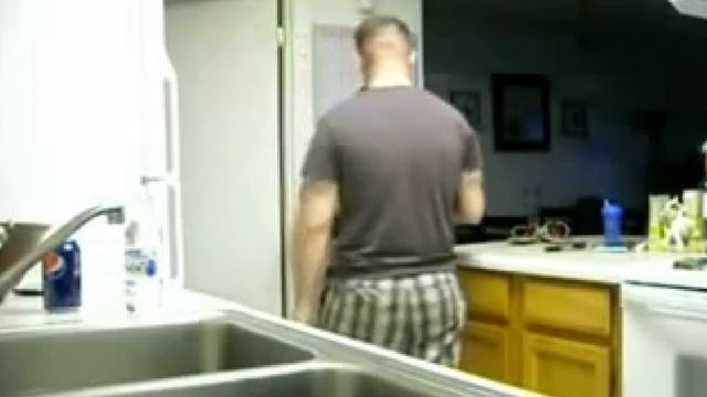 Прикол над женой. Муж прикололся над женой. Ржачный прикол смотреть онлайн