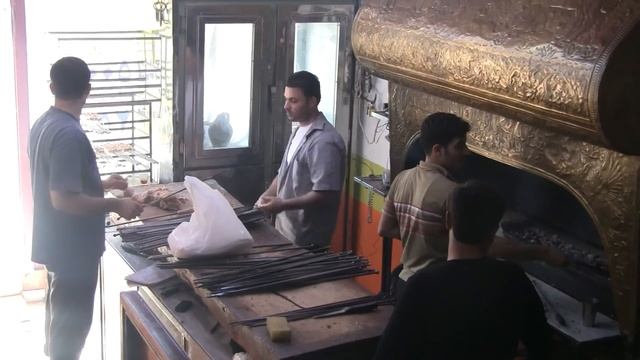 Печь для приготовления кебабов в Сирии . смотреть онлайн