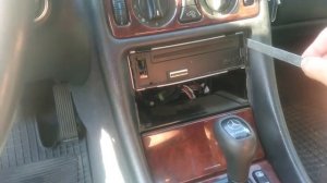 Как снять магнитолу без съемников и ключей