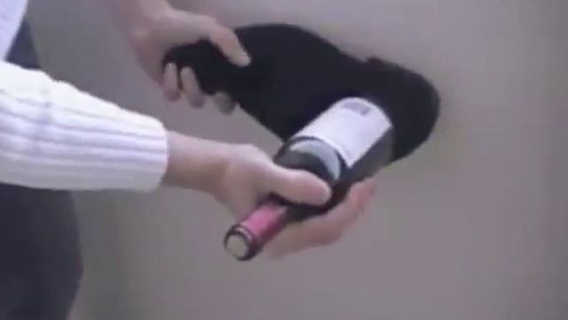 Как вытащить пробку без штопора смотреть онлайн