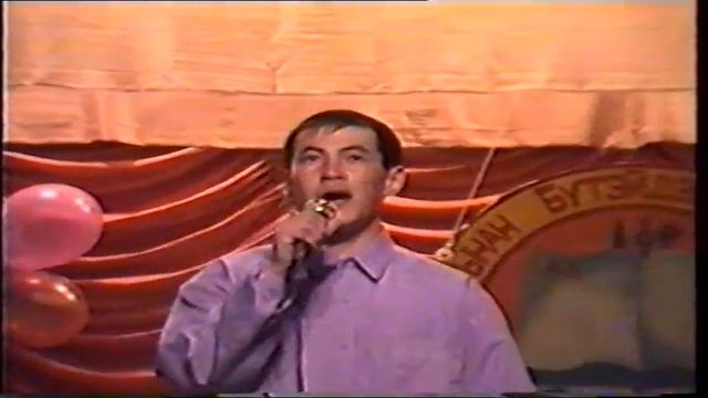 Бутэйдээх орто оскуолата. Пионерга киирии, 1 май кэнсиэрэ уо.д.а. 1999 сыл. смотреть онлайн