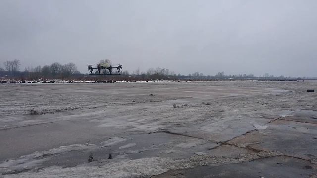 Gasoline powered quadrocopter. MMS Drone flight at bad weather conditions. смотреть онлайн