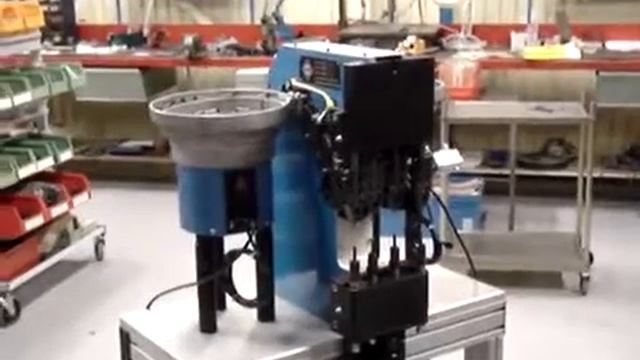 Станок для заклепки паллетного борта / Riveting pallet collar machine (Sweden) смотреть онлайн