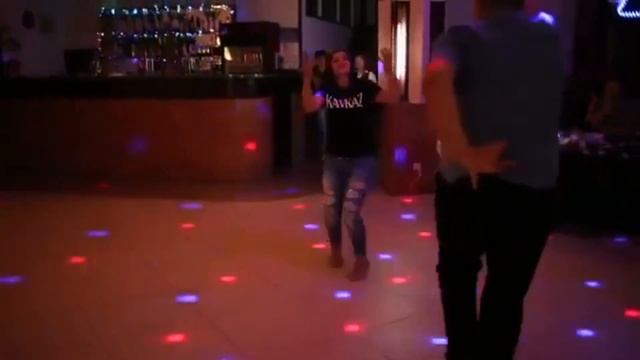 Улётная лезгинка REMIX ДЕВУШКА ТАНЦУЕТ НЕРЕАЛЬНО ПРОСТО смотреть онлайн