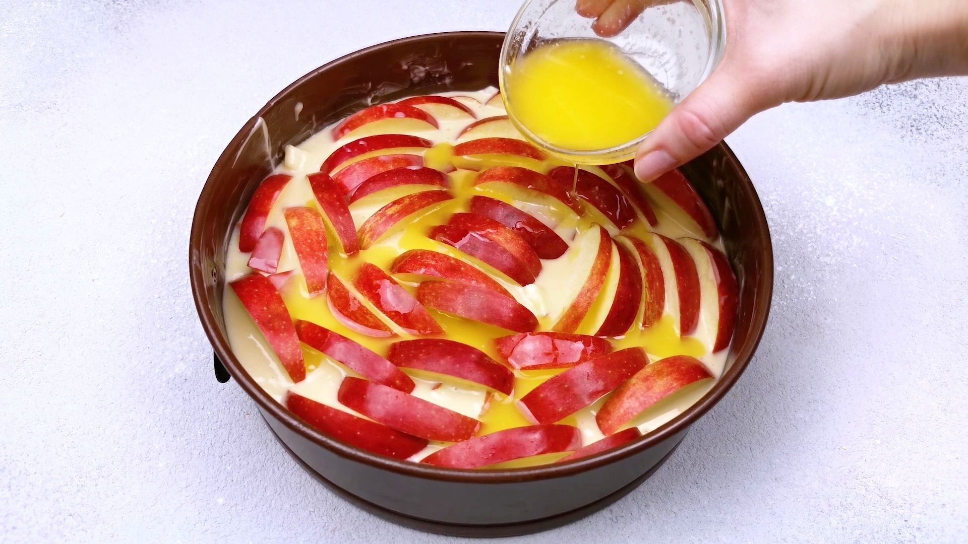 У  вас дома есть 3 яблока Быстрый и простой рецепт яблочного пирога.