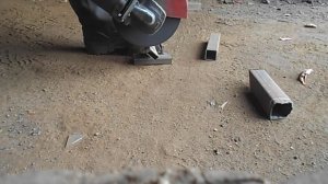 Как ровно отпилить болгаркой профтрубу одним резом под 90 градусов