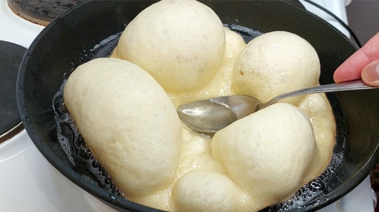 Долго искала ЭТОТ рецепт. Добавьте ЕГО в тесто! Самые Нежные и вкусные ЛЕПЕШКИ на сковороде! смотреть онлайн