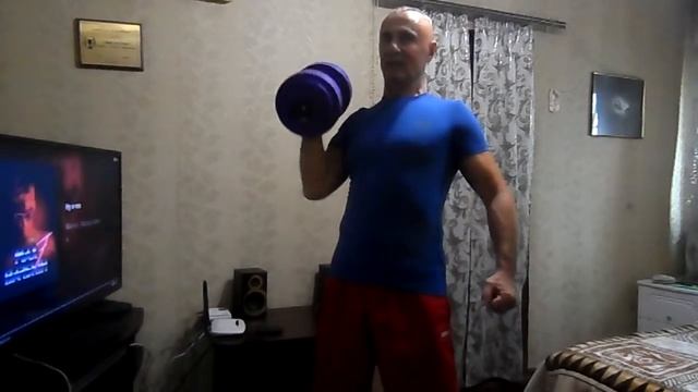 Тренировка с одной гантелей. смотреть онлайн