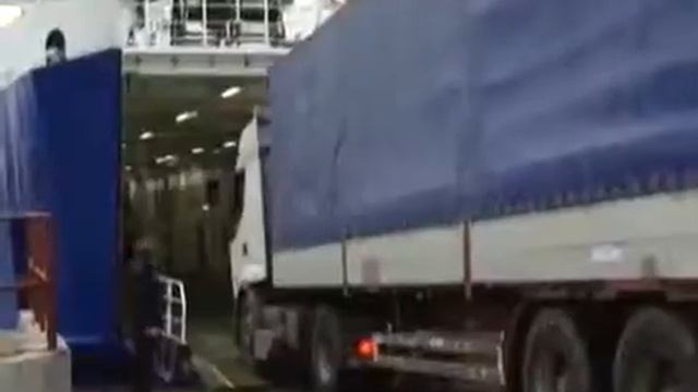 В порту «Кавказ» отменили таможенный контроль смотреть онлайн