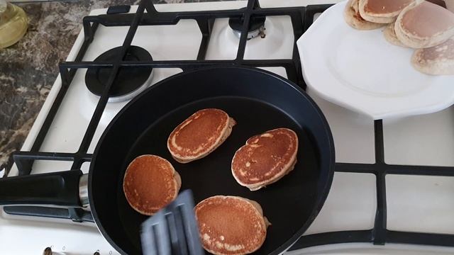 Пышные оладьи и омлет: простые рецепты