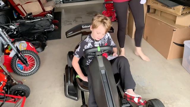 Kid gets surprised with 3 Ninebot Go Kart Pros for Christmas after being tricked with Lite Brite смотреть онлайн